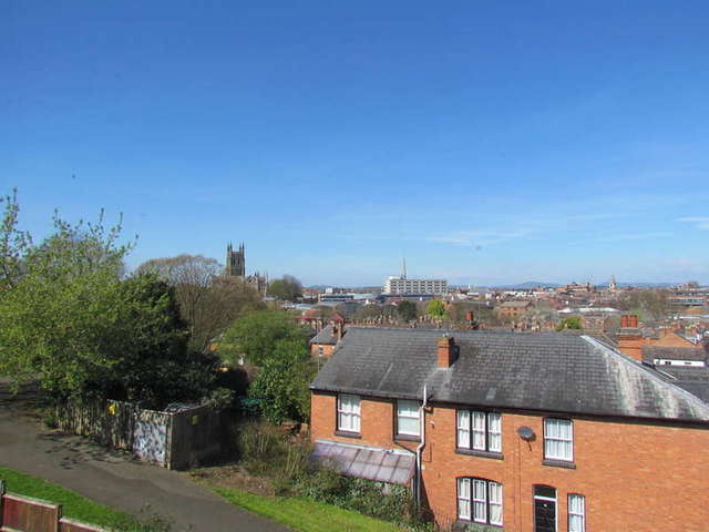  Image of 4 Bedroom Semi-Detached for sale at Worcester Worcestershire Worcester, WR5 1BT