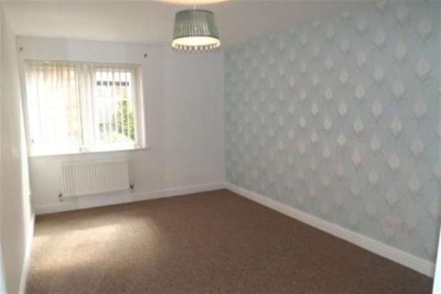  Image of 2 Bedroom Flat to rent at Paisley, PA2 6LD
