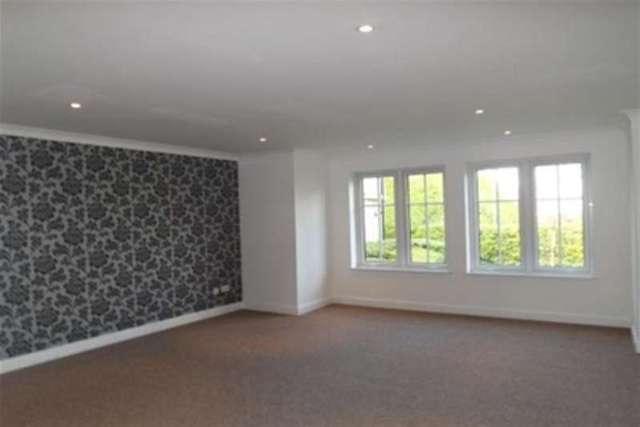  Image of 2 Bedroom Flat to rent at Paisley, PA2 6LD