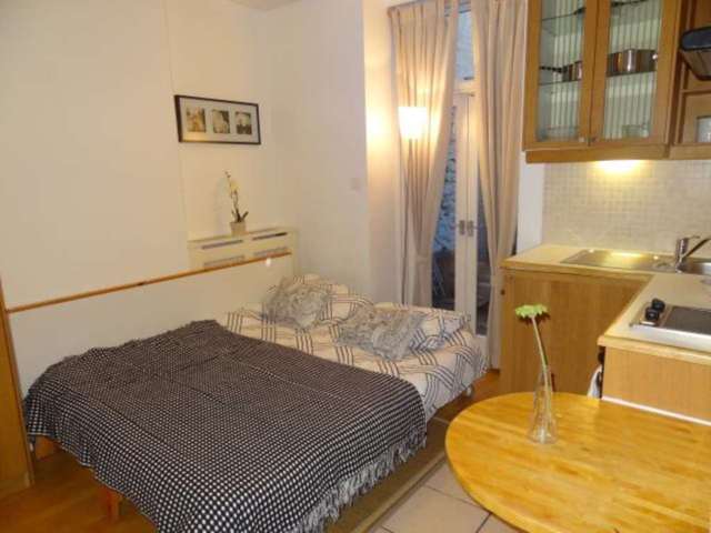  Image of Flat to rent at Gloucester Street Pimlico London, SW1V 2DB