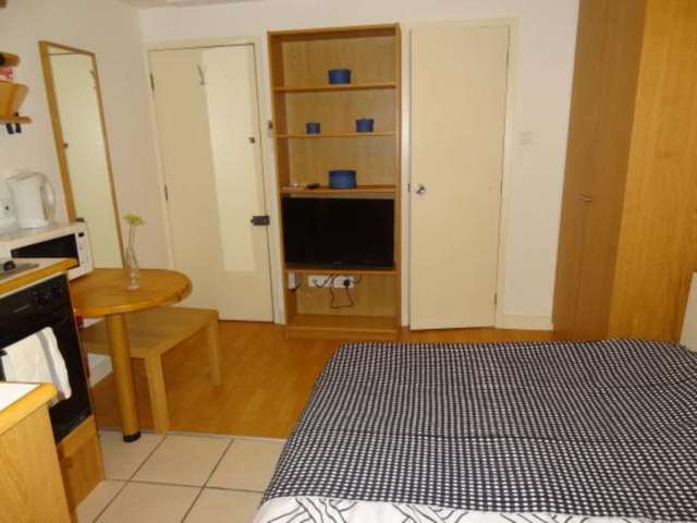  Image of Flat to rent at Gloucester Street Pimlico London, SW1V 2DB
