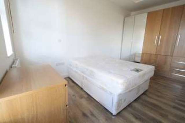  Image of 2 Bedroom Flat to rent at Grays Inn Road  London, WC1X 8LT