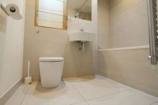  Image of 2 Bedroom Flat to rent at Grays Inn Road  London, WC1X 8LT