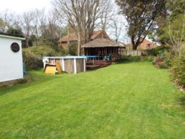  Image of 3 Bedroom Bungalow for sale at Hayling Island Hampshire South Hayling, PO11 9JG