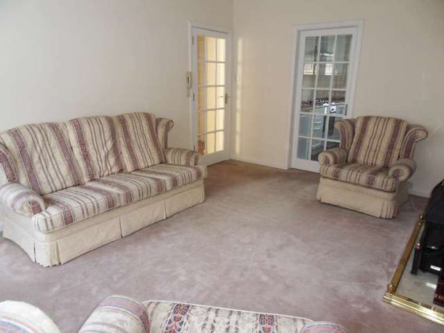  Image of 3 Bedroom Flat to rent at High Street  Johnstone, PA5 8JY