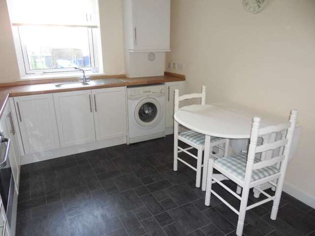  Image of 3 Bedroom Flat to rent at High Street  Johnstone, PA5 8JY
