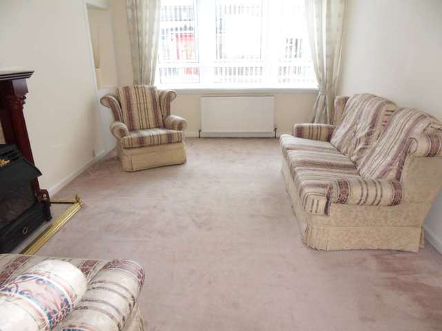  Image of 3 Bedroom Flat to rent at High Street  Johnstone, PA5 8JY