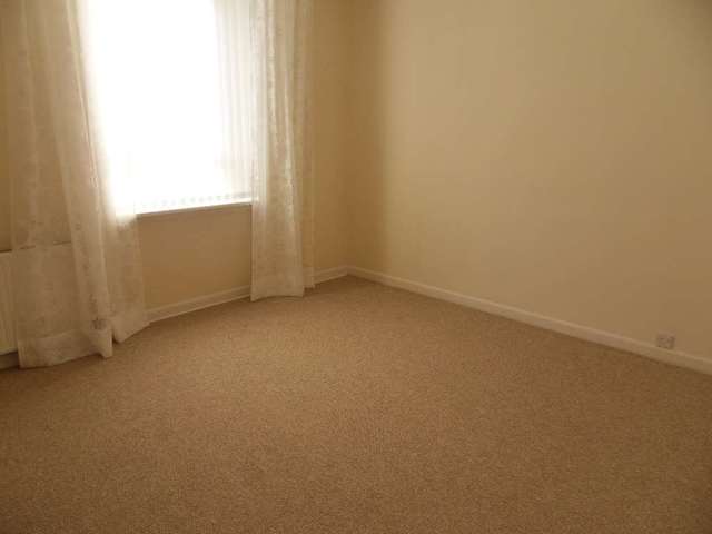  Image of 3 Bedroom Flat to rent at High Street  Johnstone, PA5 8JY