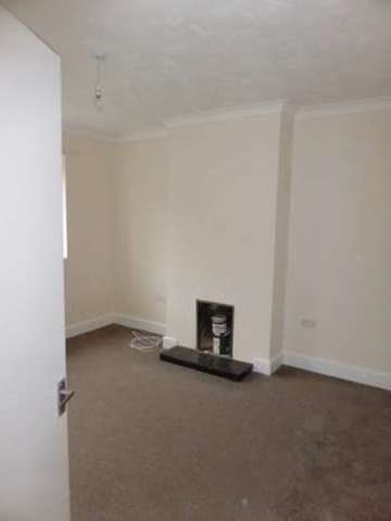  Image of 2 Bedroom Flat to rent at High Street  Eastbourne, BN26 6AG