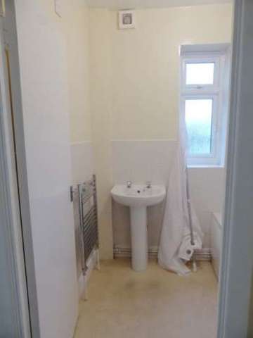  Image of 2 Bedroom Flat to rent at High Street  Eastbourne, BN26 6AG