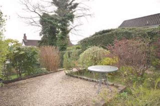  Image of 1 Bedroom Flat for sale at Hill Road Grayshott Grayshott, GU26 6HL