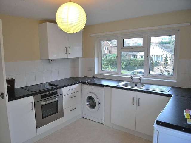  Image of 2 Bedroom Flat to rent at Hiltingbury Chandlers Ford Hants, SO53 5NP
