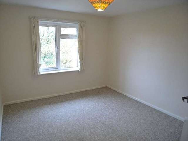  Image of 2 Bedroom Flat to rent at Hiltingbury Chandlers Ford Hants, SO53 5NP