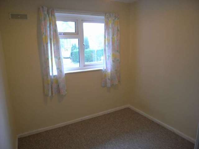  Image of 2 Bedroom Flat to rent at Hiltingbury Chandlers Ford Hants, SO53 5NP