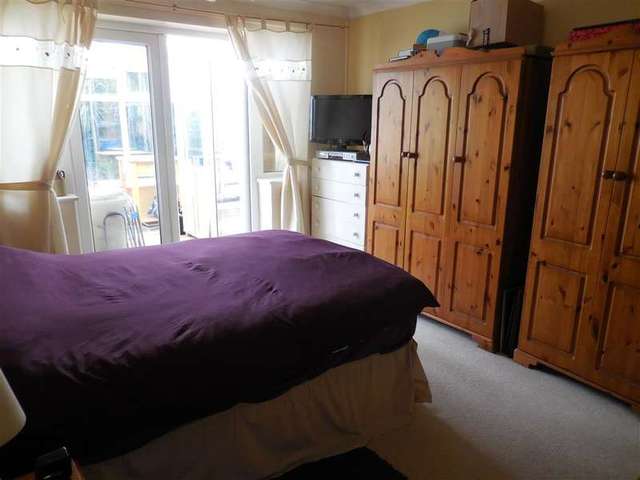  Image of 2 Bedroom Detached for sale at Worthing West Sussex Worthing, BN13 2PB