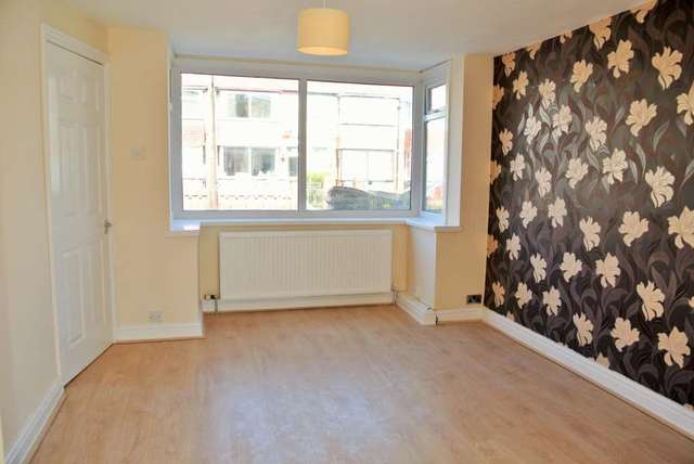  Image of 2 Bedroom Detached to rent at Ivy Avenue  Blackpool, FY4 3QG