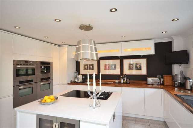  Image of 4 Bedroom Detached for sale at Chartham Canterbury Canterbury, CT4 7TF