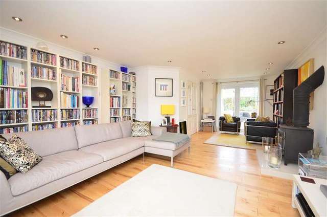  Image of 4 Bedroom Detached for sale at Chartham Canterbury Canterbury, CT4 7TF