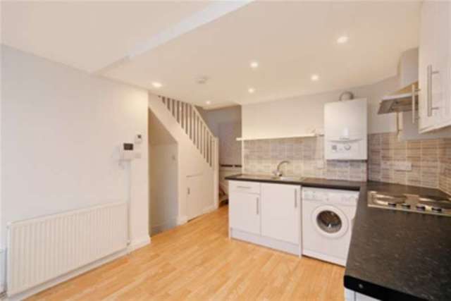  Image of 1 Bedroom Maisonette to rent at Richmond, TW9 2NQ
