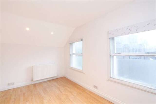  Image of 1 Bedroom Maisonette to rent at Richmond, TW9 2NQ