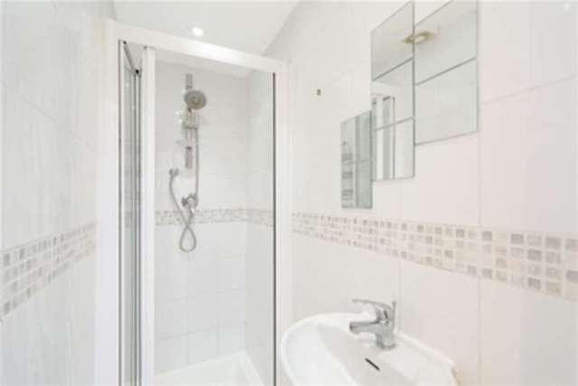  Image of 1 Bedroom Maisonette to rent at Richmond, TW9 2NQ