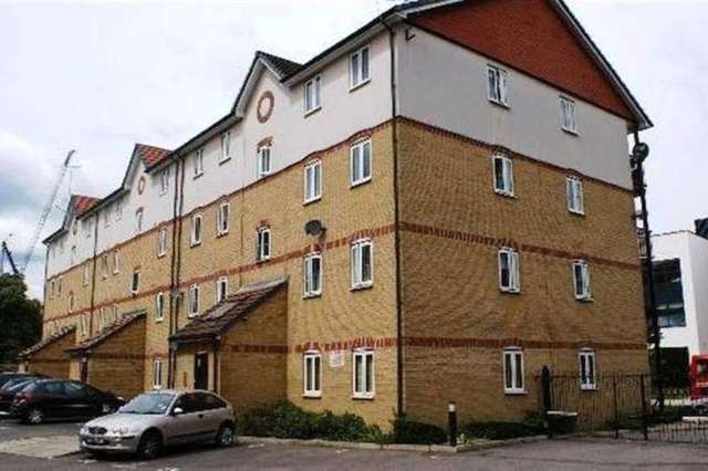  Image of 3 Bedroom Flat to rent at St Pauls Way  London, E3 4AH