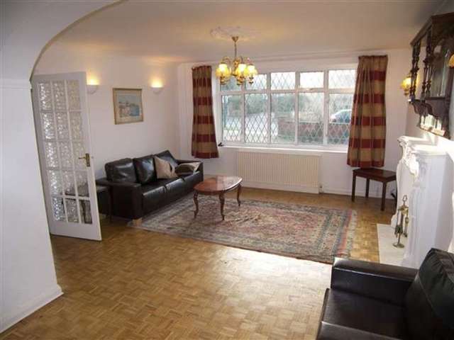  Image of 3 Bedroom Detached to rent at Harrow on the Hill, HA1 3SY