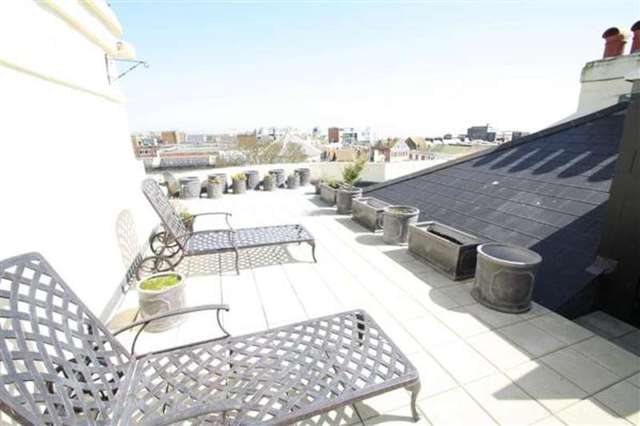  Image of 3 Bedroom Terraced for sale at Worthing, BN11 1TA