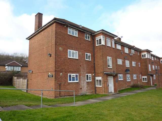  Image of 1 Bedroom Flat to rent at Malden House, Oxhey Drive South Oxhey Watford, WD19 7HP