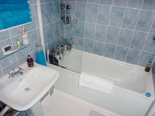  Image of 1 Bedroom Flat to rent at Malden House, Oxhey Drive South Oxhey Watford, WD19 7HP