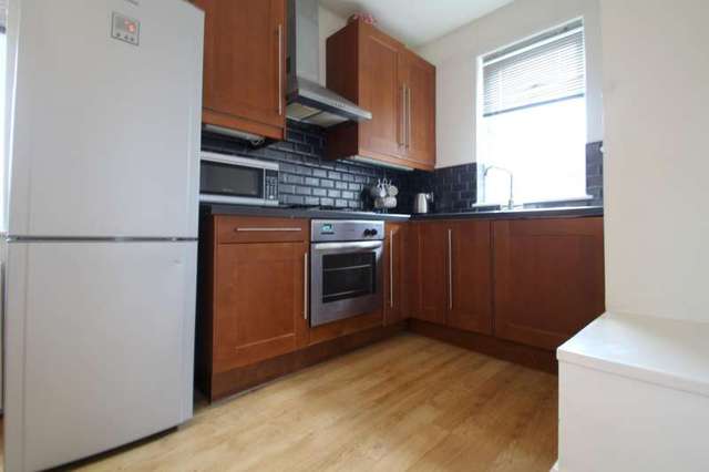 Image of 1 Bedroom Flat to rent at Sanderstead, CR2 0BD
