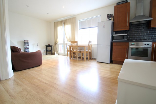  Image of 1 Bedroom Flat to rent at Sanderstead, CR2 0BD