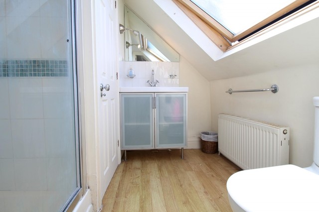  Image of 1 Bedroom Flat to rent at Sanderstead, CR2 0BD