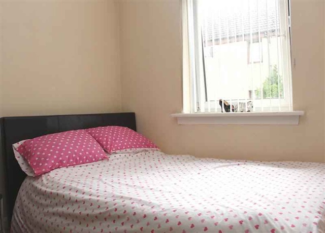  Image of 2 Bedroom Flat to rent at Bathgate West Lothian West Lothian, EH48 1PT