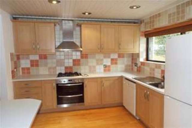  Image of 4 Bedroom Detached to rent at London, NW7 2RZ