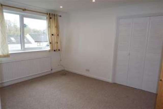  Image of 4 Bedroom Detached to rent at London, NW7 2RZ