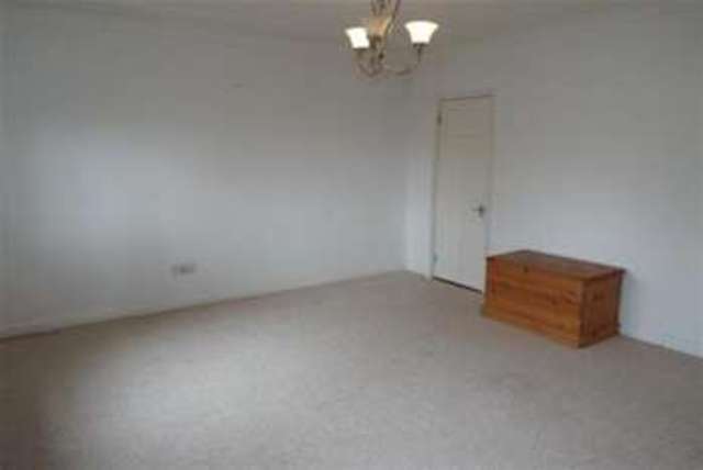  Image of 4 Bedroom Detached to rent at London, NW7 2RZ