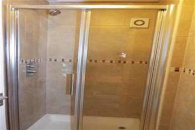  Image of 4 Bedroom Detached to rent at London, NW7 2RZ