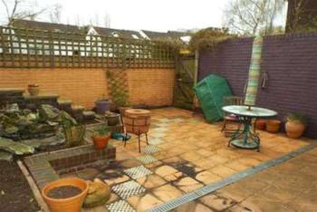  Image of 4 Bedroom Detached to rent at London, NW7 2RZ