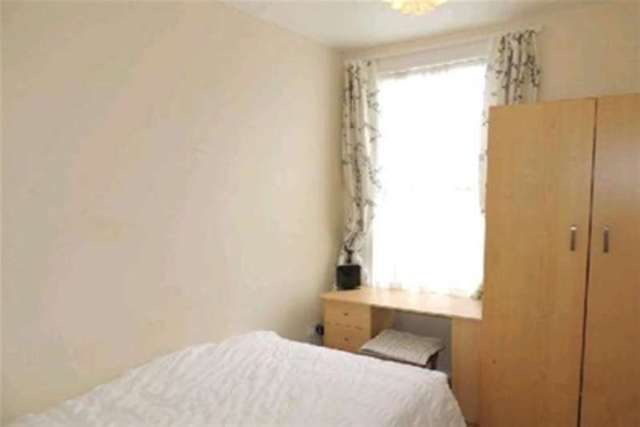  Image of 2 Bedroom Flat to rent at Croydon, CR0 6HA