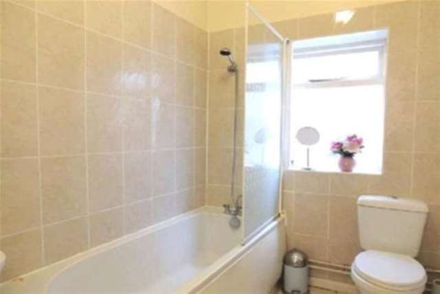  Image of 2 Bedroom Flat to rent at Croydon, CR0 6HA
