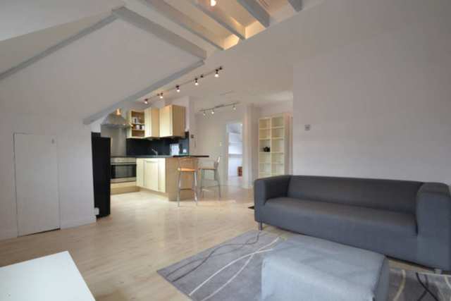  Image of 2 Bedroom Flat to rent at Mornington Avenue  London, W14 8UJ