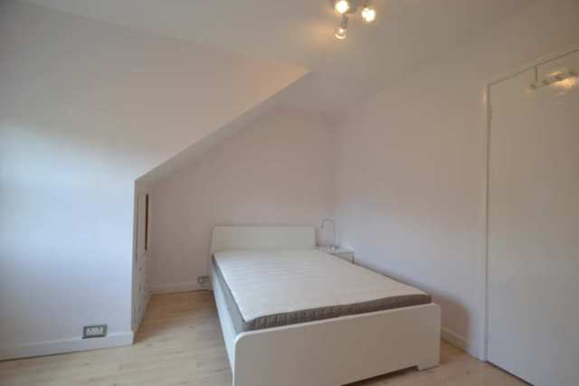  Image of 2 Bedroom Flat to rent at Mornington Avenue  London, W14 8UJ