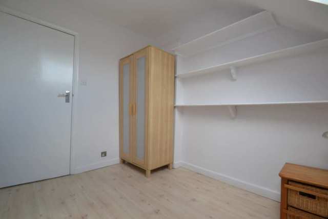  Image of 2 Bedroom Flat to rent at Mornington Avenue  London, W14 8UJ