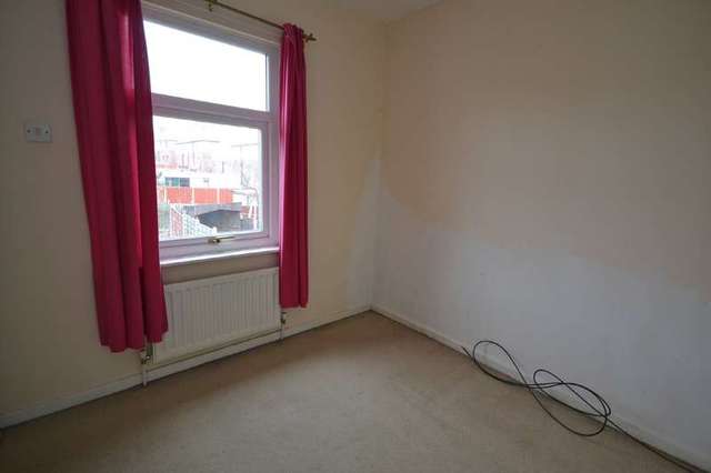  Image of 3 Bedroom Semi-Detached for sale at Wakefield West Yorkshire, WF2 8EN