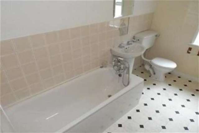  Image of 2 Bedroom Detached to rent at Worthing, BN11 1LB