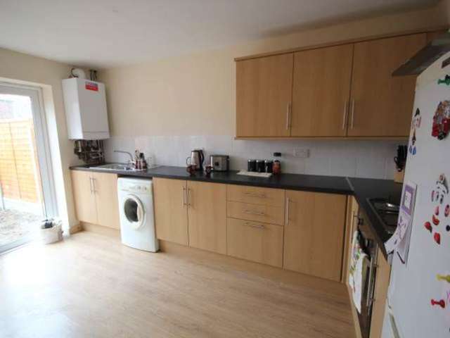  Image of 3 Bedroom Semi-Detached to rent at Rochdale Rochdale, OL16 5LR