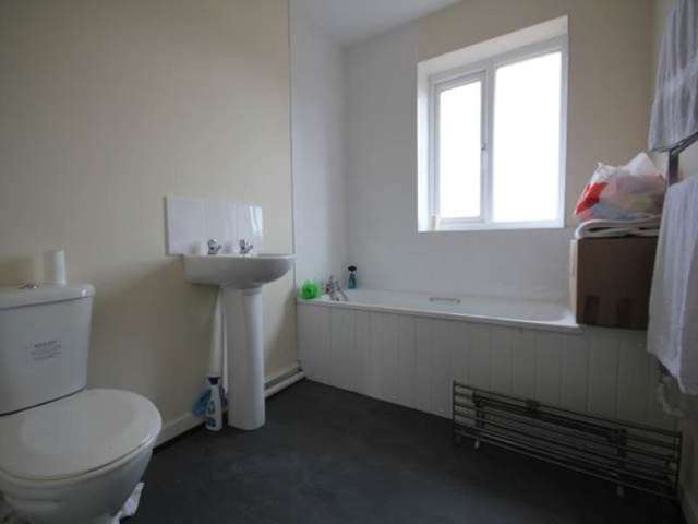  Image of 3 Bedroom Semi-Detached to rent at Rochdale Rochdale, OL16 5LR