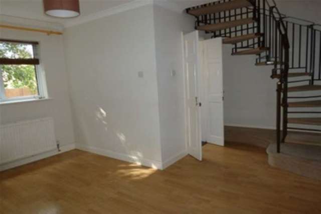  Image of 1 Bedroom Terraced to rent at Southampton, SO52 9NT