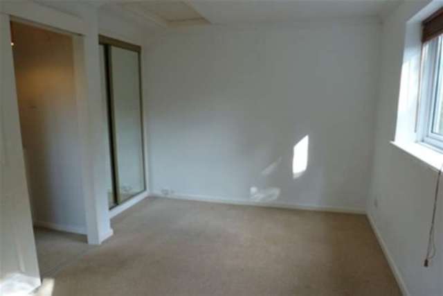  Image of 1 Bedroom Terraced to rent at Southampton, SO52 9NT